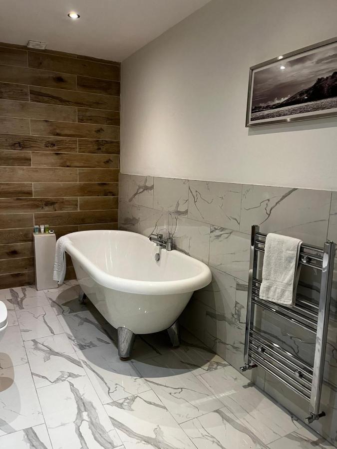 Appartamento West End -stunning, 2 Bedroom, Main Door Flat With Private Parking