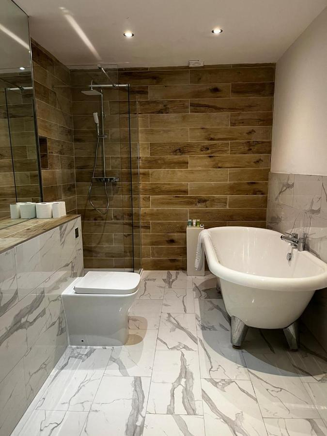 West End -stunning, 2 Bedroom, Main Door Flat With Private Parking * Glasgow
