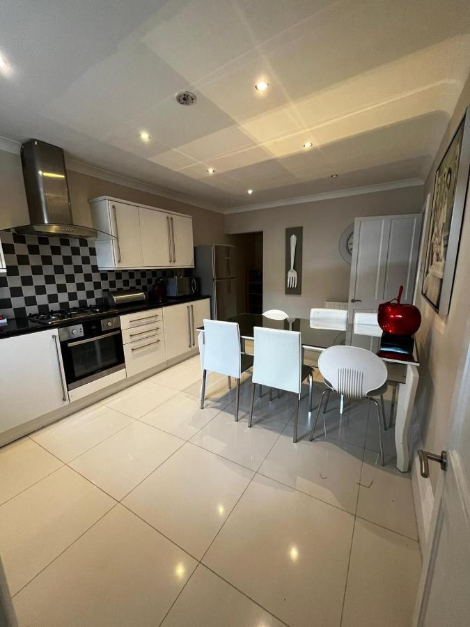West End -stunning, 2 Bedroom, Main Door Flat With Private Parking